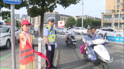 小小交通志愿者　争做文明好榜样