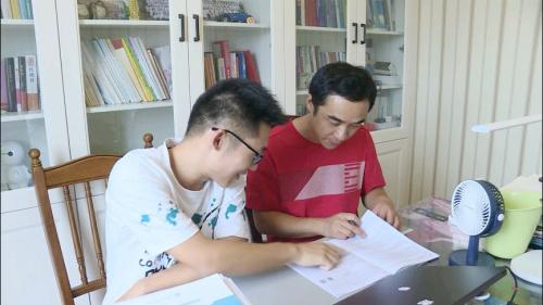 用“心”做教育 用“行”育栋梁