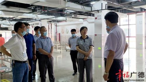 陈红英检查学校开学工作