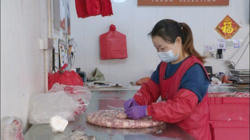 猪肉价格亲民 灌香肠热潮提前上演