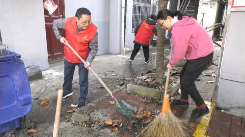 奋战创建一线 巩固创建成果