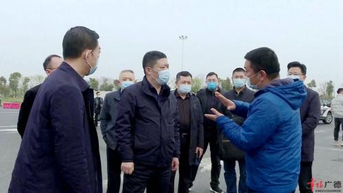 周其红督查疫情防控工作