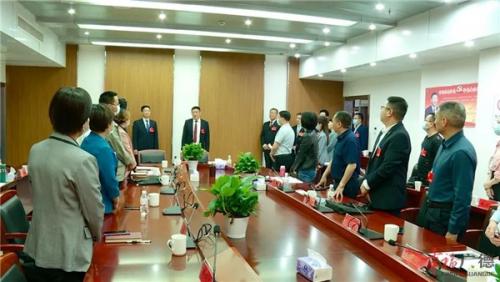 周其红、钱会等市领导看望与会市人大代表