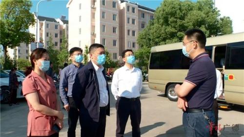 周其红、钱会督查区域核酸检测工作