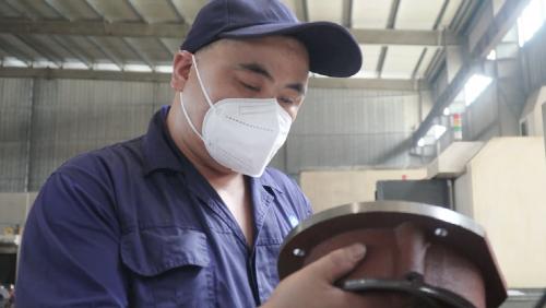 张海霞:细心专注练就过硬技术