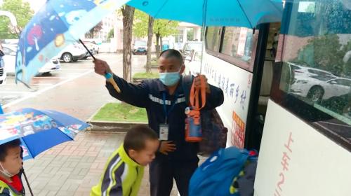 杨自安:温情守护平安出行路