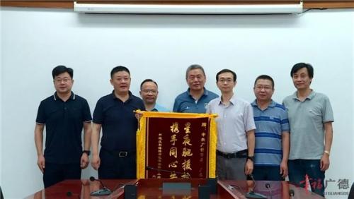 营商环境暖人心 企业致谢送锦旗