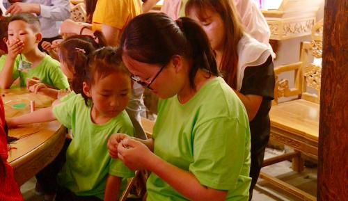 卢村乡：浓情端午粽飘香 文明家风代相传