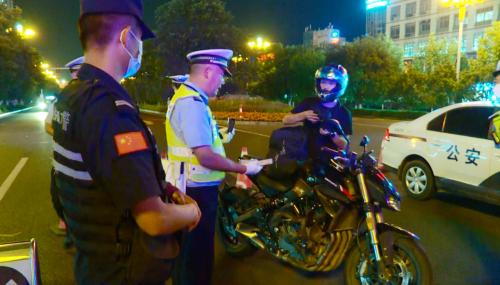 我市开展集中夜查行动 护航高考