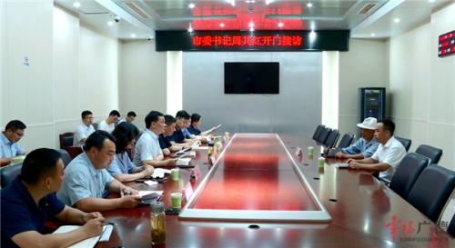 周其红在市信访局开门接访