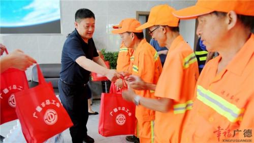 周其红开展“送清凉”慰问活动