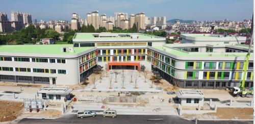 市桃州一小教育集团东校区项目今年秋季开学投入使用