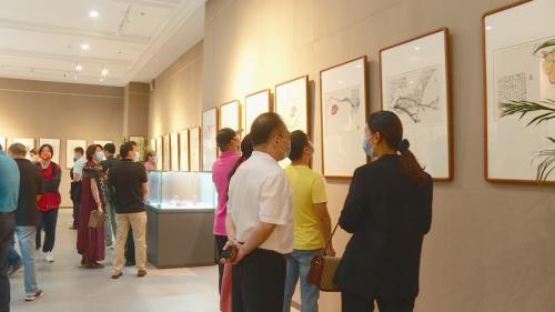 我市举行“喜迎二十大 紫砂翰墨情”开四海、储凌云书画紫砂作品巡回展