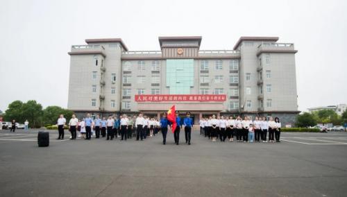 誓节镇隆重举行升旗仪式