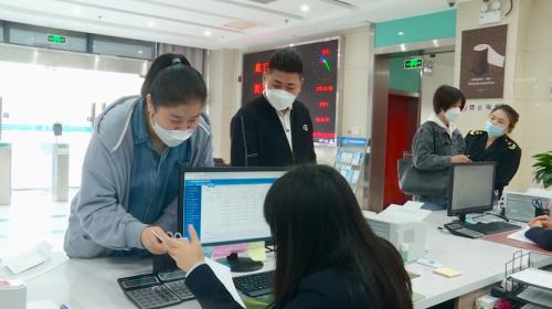 医保报销遇难题　为民办事巧解决