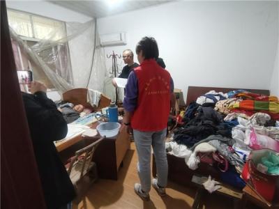 12名残疾人享受上门办证服务